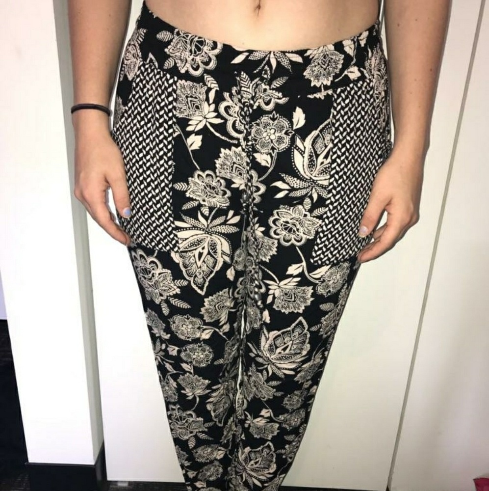 American Eagle Black & White Floral Pants Size XXS
